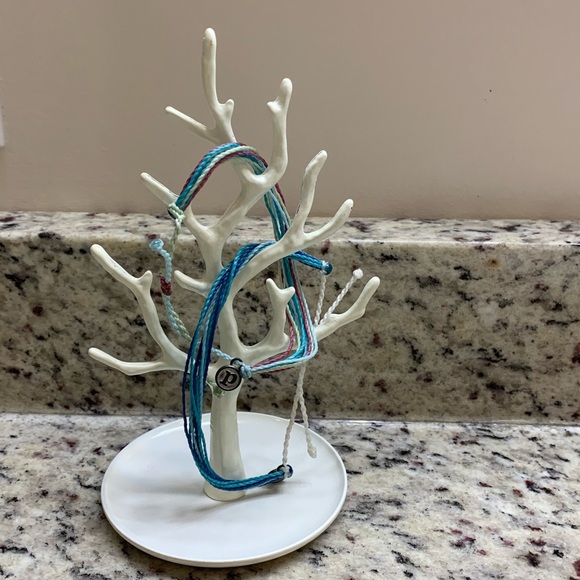 2 Pure Vida bracelets & Kohl’s jewelry tree - Picture 1 of 6